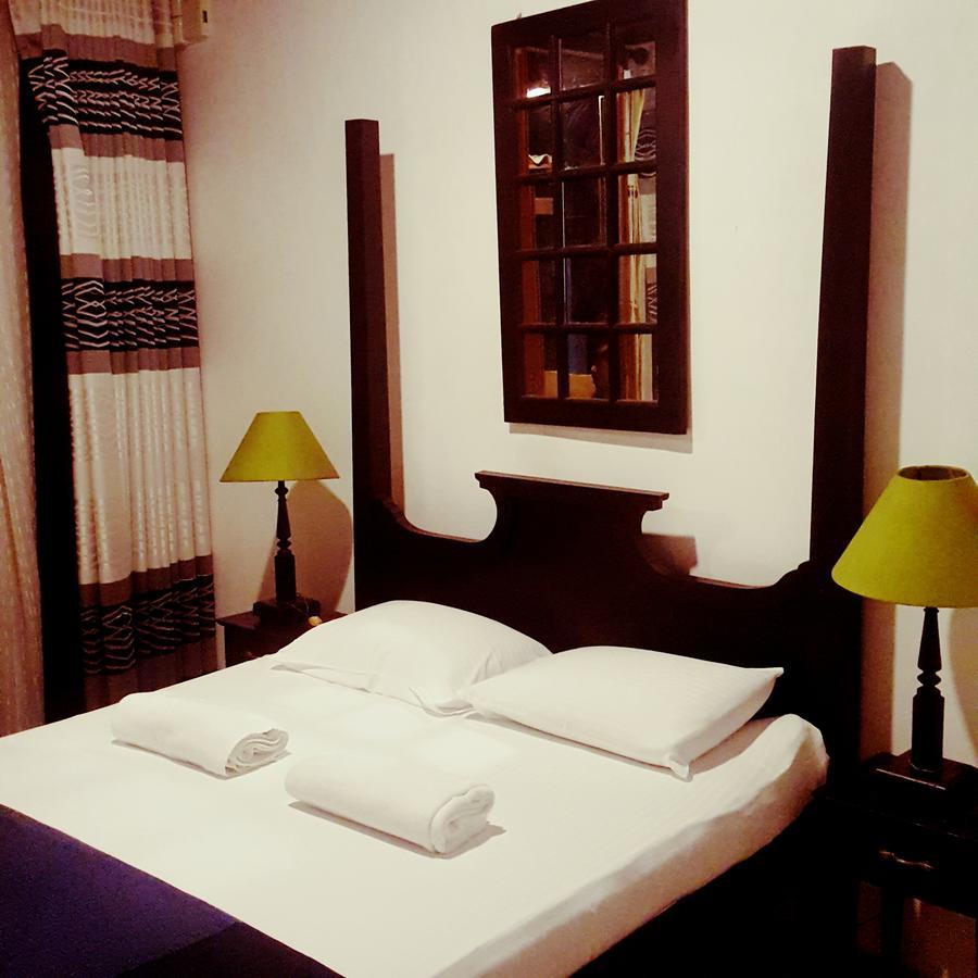 Dhawalagiri Inn Kandy Exteriör bild