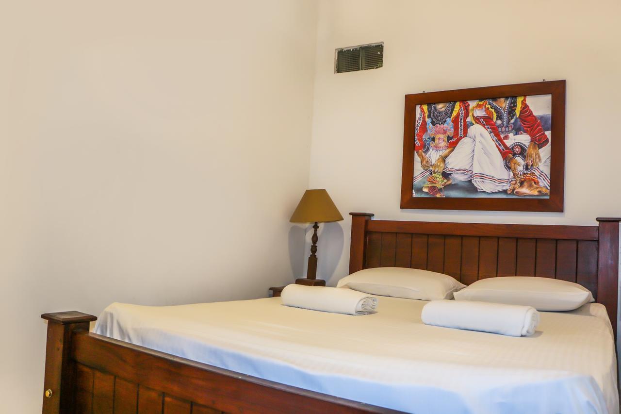 Dhawalagiri Inn Kandy Exteriör bild